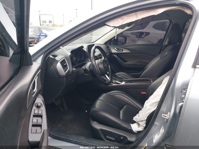 3MZBN1V32JM201221 Mazda py