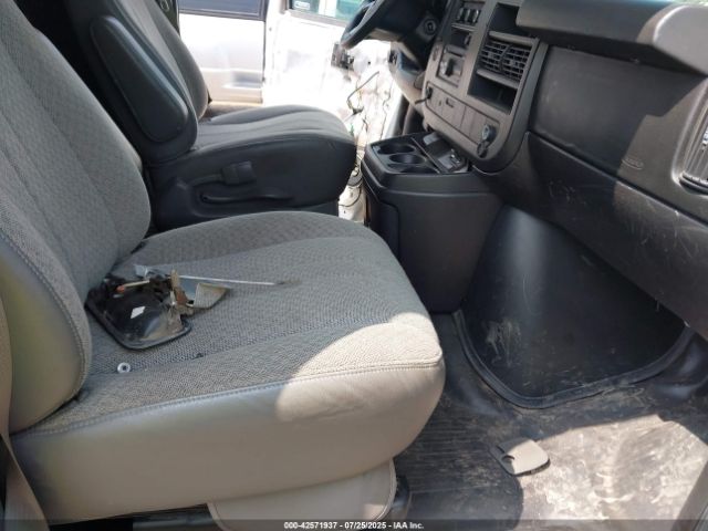 2010 GMC SAVANA 1500 1GTUHAD41A1141457 Photo 4