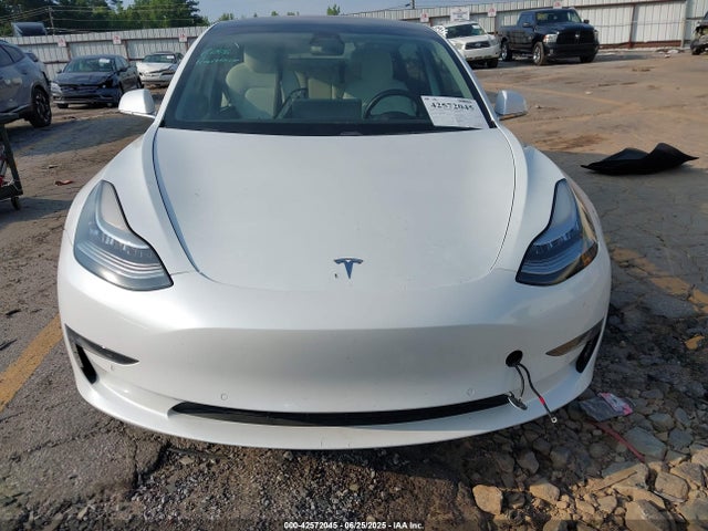 5YJ3E1EA4KF444945 Tesla 2019
