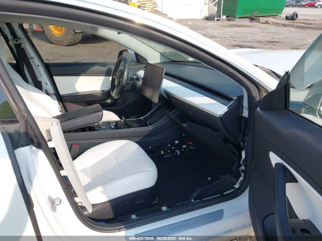 2019 TESLA MODEL 3 5YJ3E1EA4KF444945 Photo 4