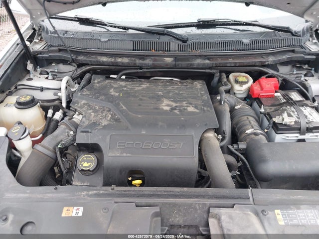 Lincoln MKT 2016 2LMHJ5AT3GBL01960 Image 10