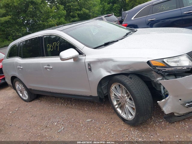 Lincoln MKT 2016 2LMHJ5AT3GBL01960 Image 13