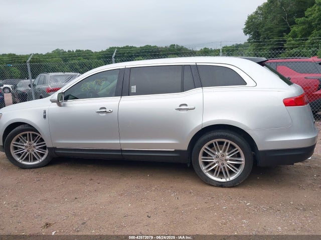 Lincoln MKT 2016 2LMHJ5AT3GBL01960 Image 14