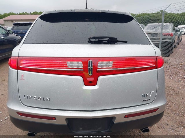 Lincoln MKT 2016 2LMHJ5AT3GBL01960 Image 16