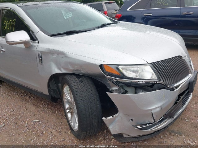 Lincoln MKT 2016 2LMHJ5AT3GBL01960 Image 17