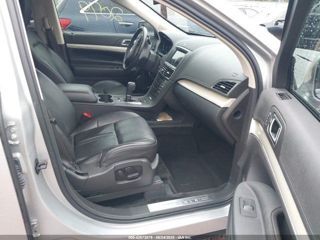 Lincoln MKT 2016 2LMHJ5AT3GBL01960 Image 5