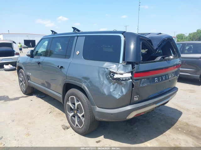 7PDSGBBA3PN028970 Rivian R1s