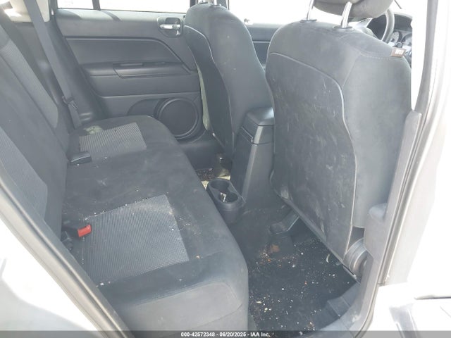 Jeep 2016 2016 1C4NJCBB2GD577084 Image 8