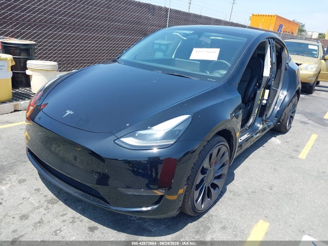 2024 TESLA MODEL Y 7SAYGDEF7RF058563 Photo 1