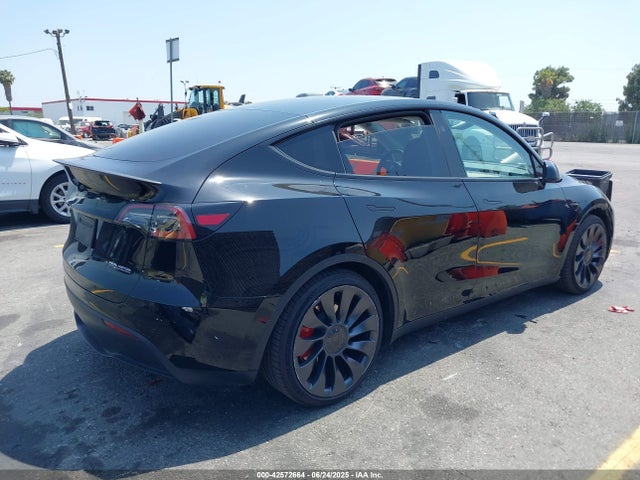 2024 TESLA MODEL Y 7SAYGDEF7RF058563 Photo 3