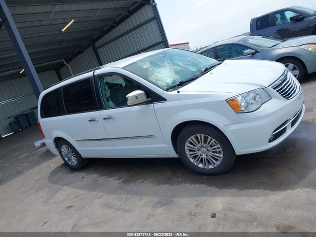 2C4RC1CG0FR583679 Chrysler Town and Country