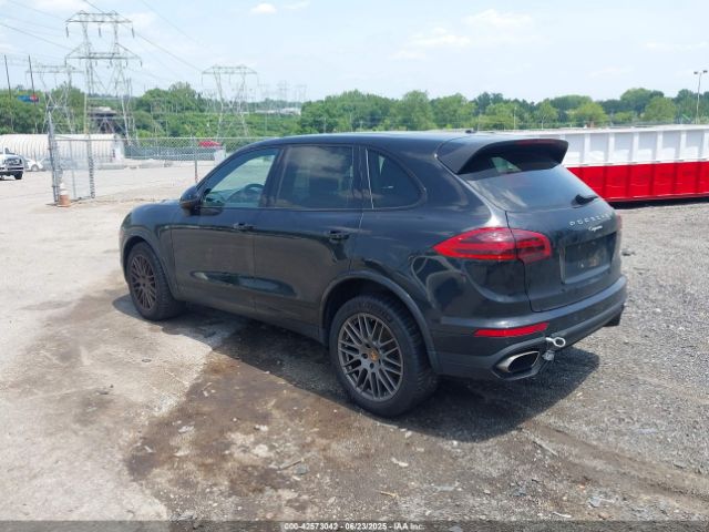 2017 PORSCHE CAYENNE WP1AA2A25HKA80374 Photo 2