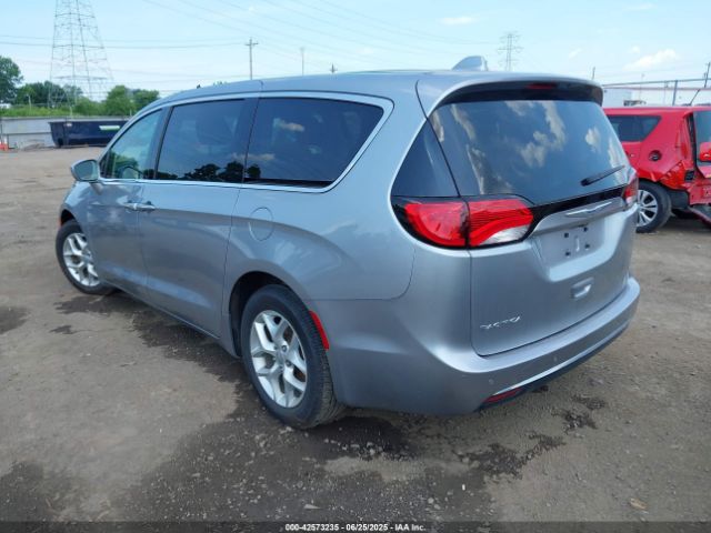 2018 CHRYSLER PACIFICA 2C4RC1FG9JR104549 Photo 2