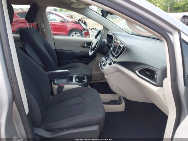 2018 CHRYSLER PACIFICA 2C4RC1FG9JR104549 Photo 4