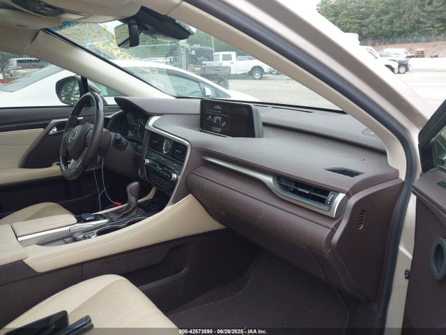 2T2BGMCA8HC019747 Lexus 2017