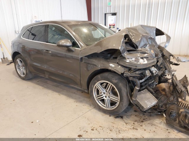 2015 PORSCHE MACAN WP1AB2A53FLB66295 Photo 0
