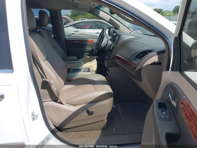 Chrysler 2016 2016 2C4RC1CG5GR190665 Image 5
