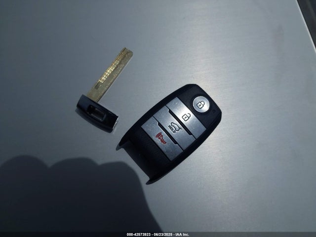 5XYPHDA58HG312338 KIA 2017
