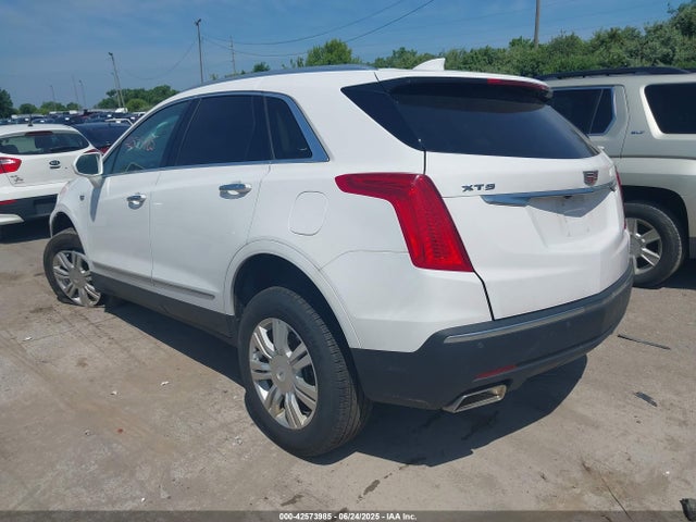2018 CADILLAC XT5 1GYKNCRS1JZ244957 Photo 2