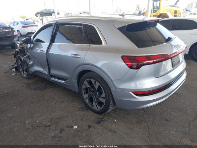 2022 AUDI E-TRON WA1AAAGE5NB020579 Photo 2