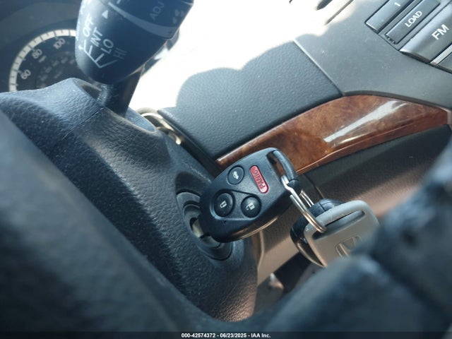 42574372 :رقم المزاد ، 1HGCP2F83BA053212 vin ، 2011 Honda Accord 2.4 Ex-l مزاد بيع