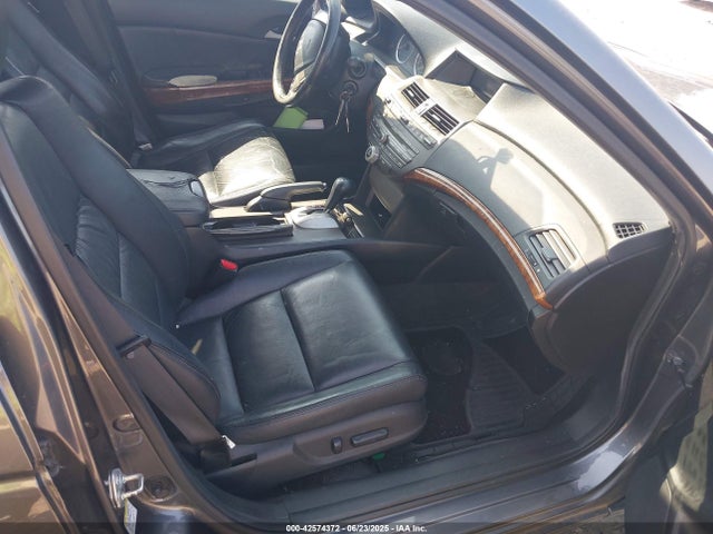 42574372 :رقم المزاد ، 1HGCP2F83BA053212 vin ، 2011 Honda Accord 2.4 Ex-l مزاد بيع