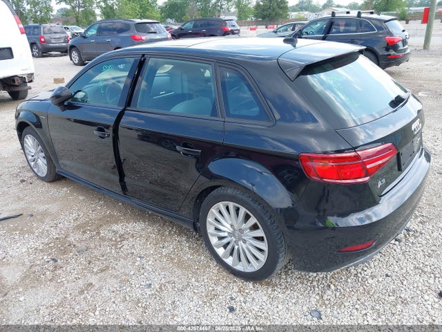 2017 AUDI A3 E-TRON WAUUPBFF1HA070775 Photo 2