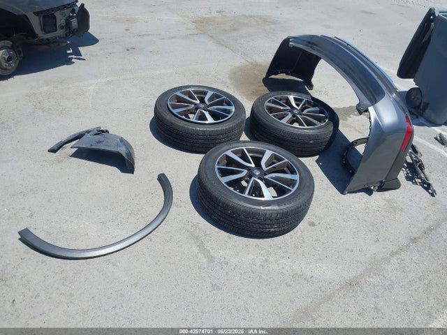 Nissan 2018 2018 JN8AT2MT3JW467296 Image 12