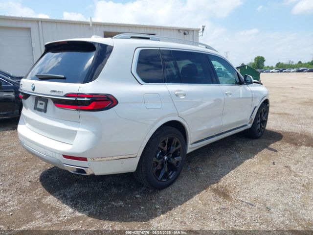 2025 BMW X7 5UX23EM07S9Z48979 Photo 3
