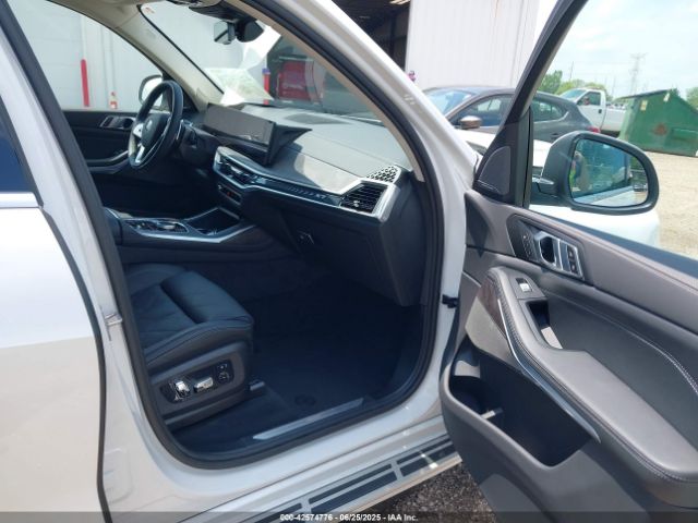 2025 BMW X7 5UX23EM07S9Z48979 Photo 4