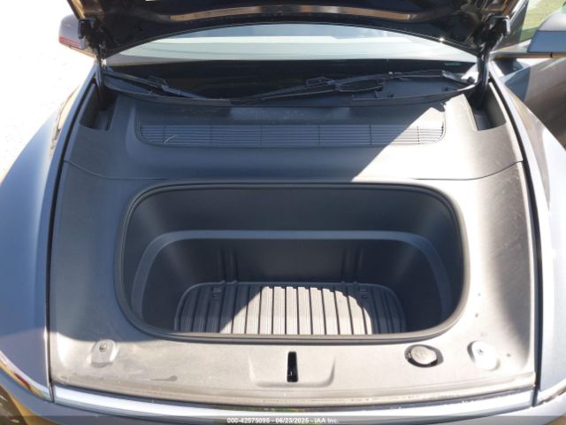 2026 TESLA MODEL Y 7SAYGDEE3TF338589 Photo 9