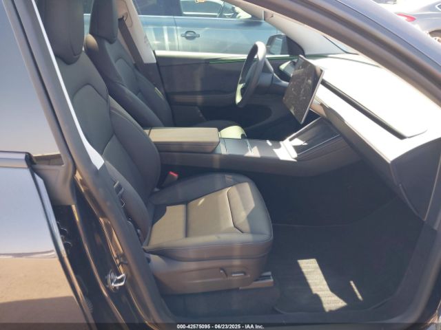 2026 TESLA MODEL Y 7SAYGDEE3TF338589 Photo 4