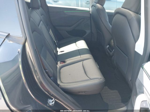 2026 TESLA MODEL Y 7SAYGDEE3TF338589 Photo 7