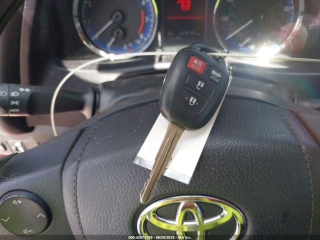 2018 TOYOTA COROLLA 5YFBURHE3JP854764 Photo 10