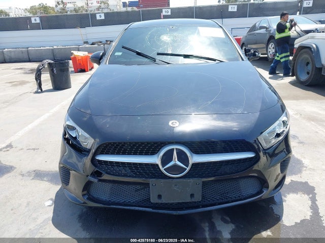 W1K3G4EBXMJ275424 Mercedes-Benz m260