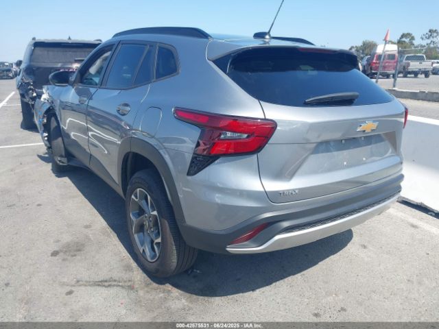 2025 CHEVROLET TRAX KL77LHEP1SC036420 Photo 2