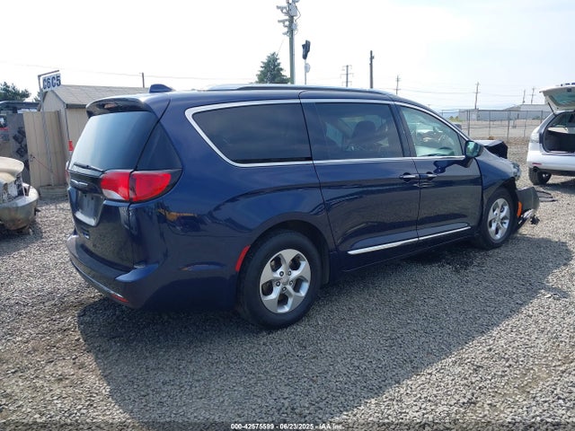 2C4RC1EG7HR757585 Chrysler Pacifica