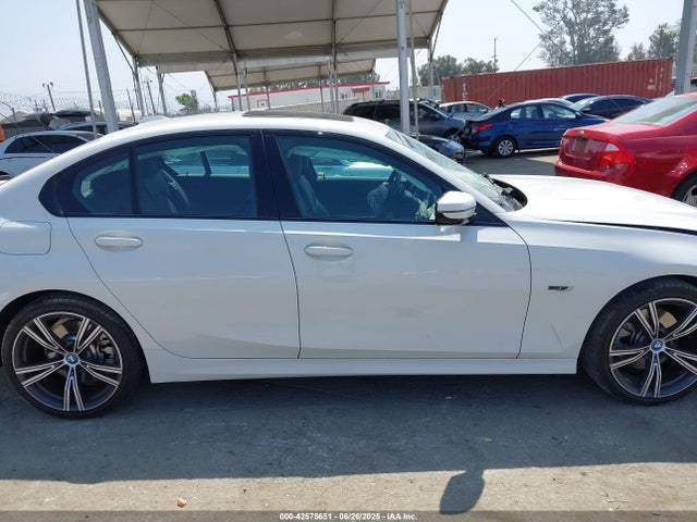BMW 330e 2023 3MW39FF09P8C90281 Image 13