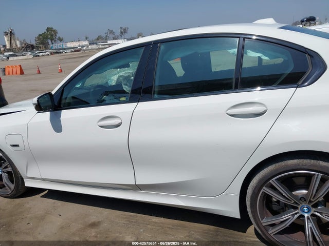 BMW 330e 2023 3MW39FF09P8C90281 Image 14