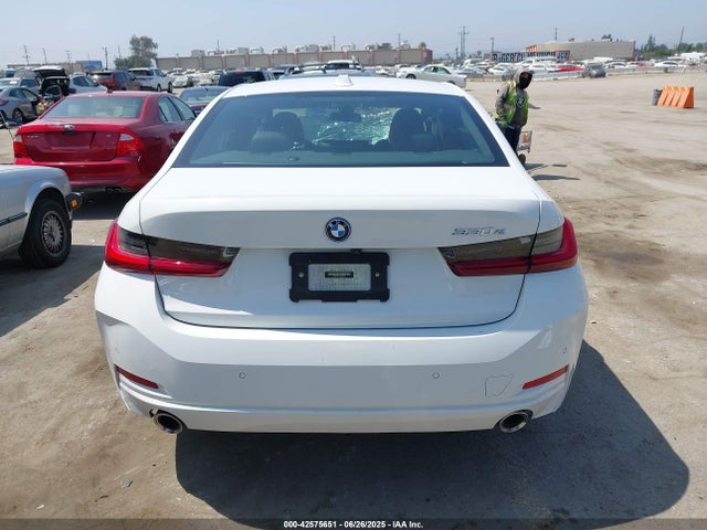 BMW 330e 2023 3MW39FF09P8C90281 Image 16