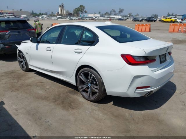 2023 BMW 3 SERIES 3MW39FF09P8C90281 Photo 2