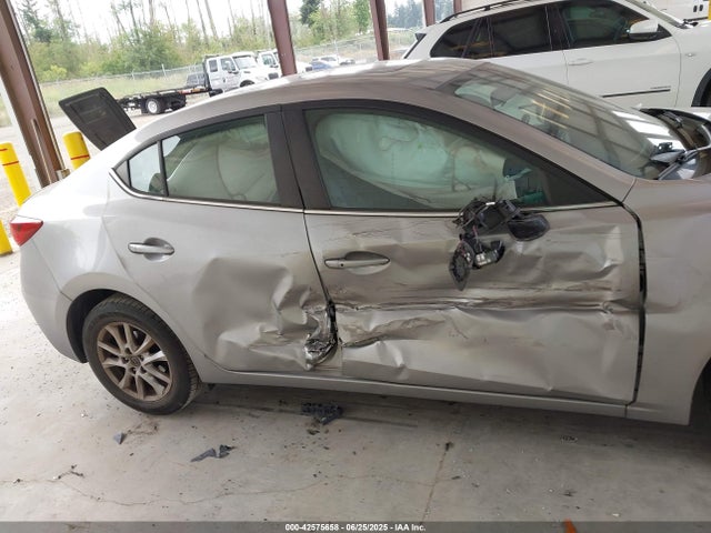 3MZBM1V74FM229597 Mazda pe