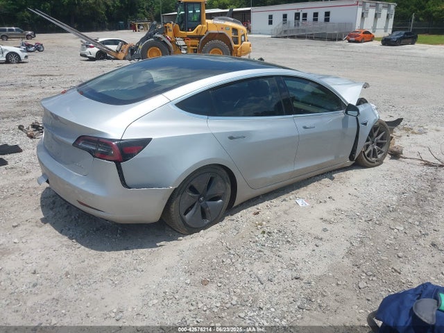 2018 TESLA MODEL 3 5YJ3E1EB3JF104435 Photo 3