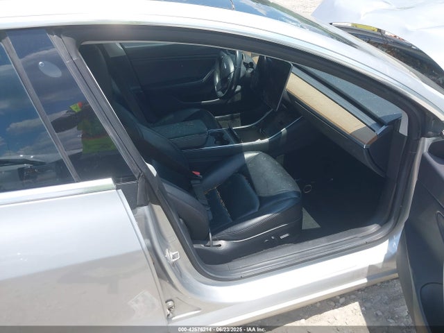 2018 TESLA MODEL 3 5YJ3E1EB3JF104435 Photo 4