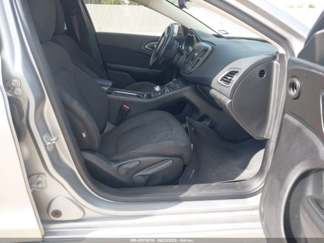 1C3CCCAB9GN105773 Chrysler 2016