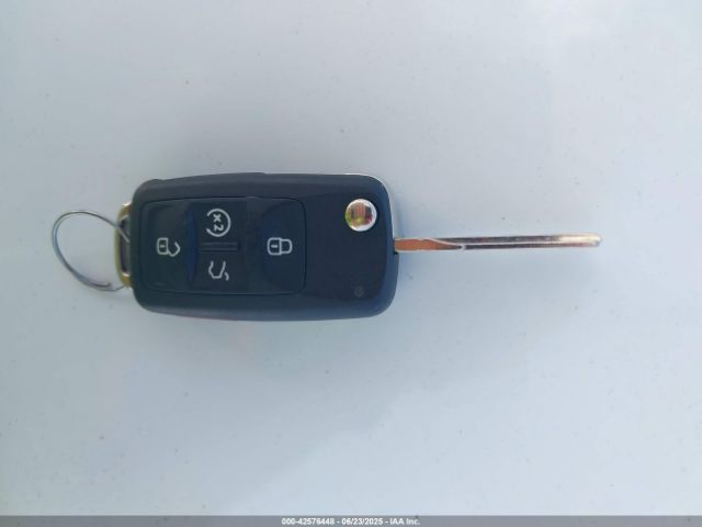 1VWCV7A39FC013012 Volkswagen 2015