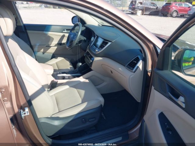 KM8J33A28GU196720 Hyundai Tucson
