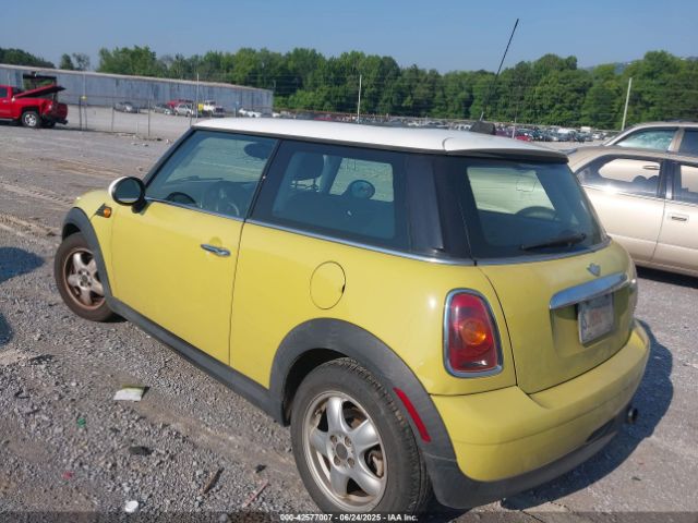 2010 MINI COOPER WMWMF3C50ATZ63602 Photo 2