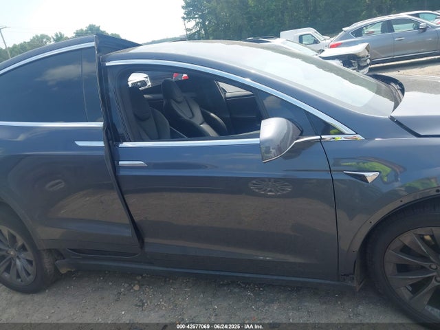 Tesla MODEL X 2019 5YJXCDE25KF152979 Image 13