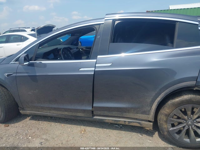 Tesla MODEL X 2019 5YJXCDE25KF152979 Image 14